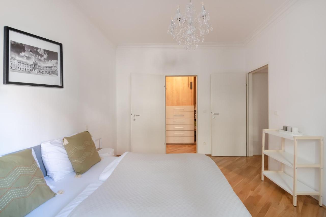 Absolute Ruhelage Im Zentrum Mit Parkplatz Apartment Vienna Exterior photo
